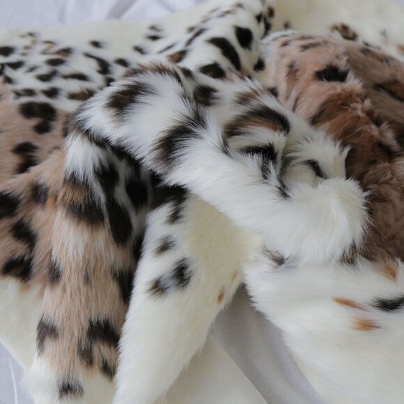 Luxe Home Decor Classic Faux Hide Rug | 1-Piece | El paso leopard | 5.25'x7.5' - Picture 4 of 4